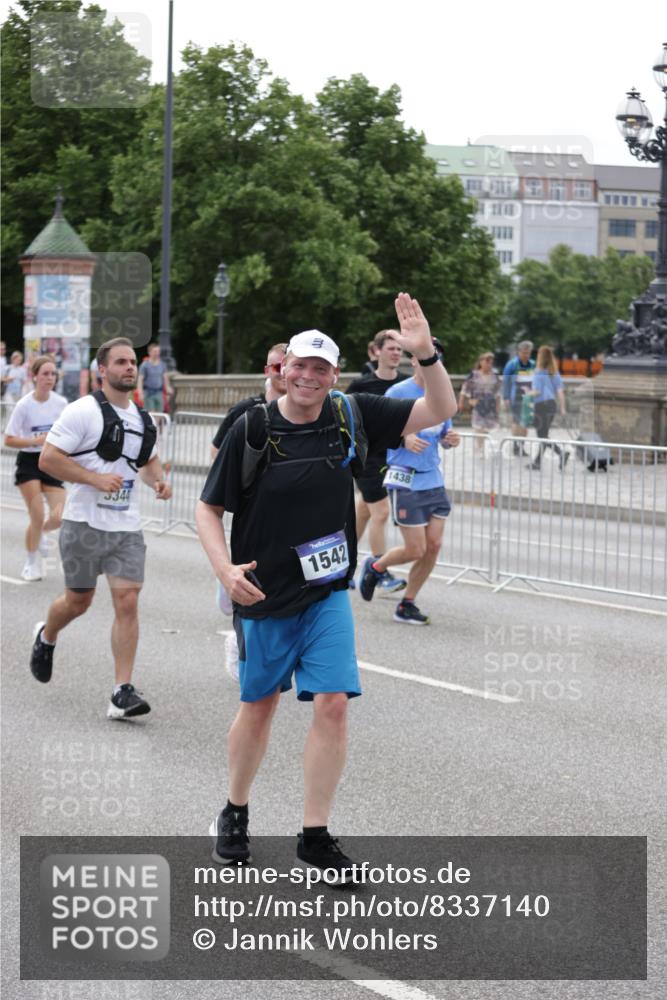 29.06.2025 - hella hamburg halbmarathon Jannik Wohlers http://msf.ph/oto/8337140 29.06.2025 10:41:05 Lombardsbrücke 1314, 1509, 1536, 1542, 1623, 2153, 2258, 3344, 3532, 3533, 3623, 4415, 4610, 5688, 5689, 5928, 5942, 6250, 6793, 6894, 7022, 7023, 8162, 8163, 8586, 8848, 8992, 10181, 10348, 10483, 11011, 11166, 11209, 11371, 11437, 11438, 11482, 12419, 12481, 13018, 13299, 13373, 13444, 13622, 13877, 14037, 14376, 14483, 14608, 14725, 15039, 15224, 15669, 15685, 16021, 16260, 16550, 16559, 17158, 17370, 17636, 17684, 18814, 18888, 18900, 19064 meine-sportfotos.de