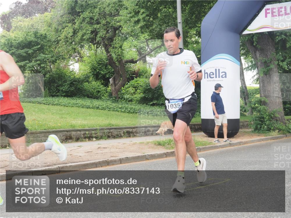 29.06.2025 - hella hamburg halbmarathon KatJ http://msf.ph/oto/8337143 29.06.2025 10:18:22 Zwischen KM18-KM19  meine-sportfotos.de
