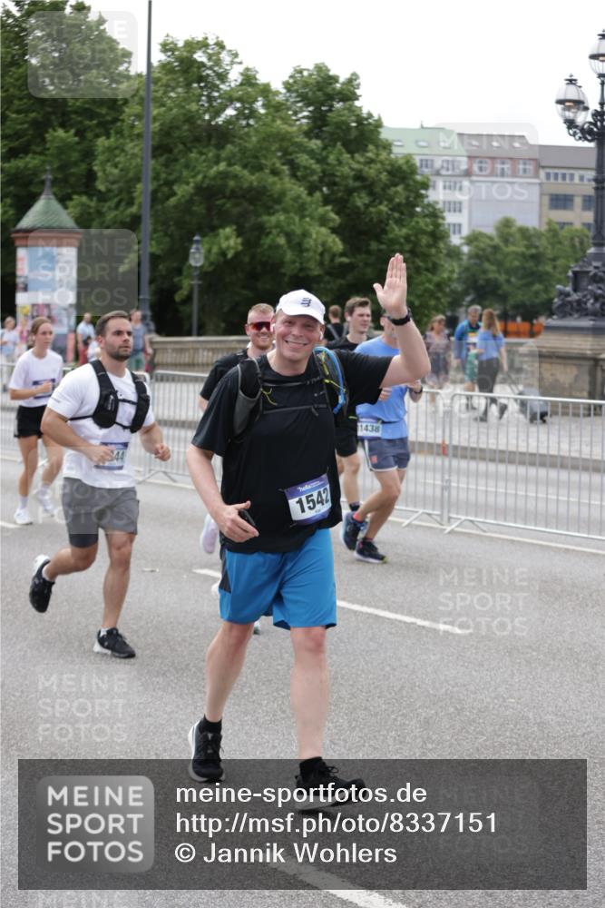29.06.2025 - hella hamburg halbmarathon Jannik Wohlers http://msf.ph/oto/8337151 29.06.2025 10:41:05 Lombardsbrücke 1314, 1509, 1536, 1542, 1623, 2153, 2258, 3344, 3532, 3533, 3623, 4415, 4610, 5688, 5689, 5928, 5942, 6250, 6793, 6894, 7022, 7023, 8162, 8163, 8586, 8848, 8992, 10181, 10348, 10483, 11011, 11166, 11209, 11371, 11437, 11438, 11482, 12419, 12481, 13018, 13299, 13373, 13444, 13622, 13877, 14037, 14376, 14483, 14608, 14725, 15039, 15224, 15669, 15685, 16021, 16260, 16550, 16559, 17158, 17370, 17636, 17684, 18814, 18888, 18900, 19064 meine-sportfotos.de