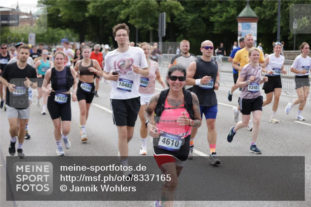 29.06.2025 - hella hamburg halbmarathon Jannik Wohlers http://msf.ph/oto/8337165 29.06.2025 10:41:06 Lombardsbrücke 1314, 1509, 1536, 1542, 1623, 2153, 2258, 3344, 3532, 3533, 3623, 4415, 4610, 5688, 5689, 5928, 5942, 6250, 6793, 6894, 7022, 7023, 8004, 8162, 8163, 8586, 8848, 10181, 10348, 10483, 11011, 11166, 11209, 11371, 11437, 11438, 11482, 12419, 12481, 13018, 13299, 13373, 13444, 13622, 13877, 14037, 14376, 14483, 14608, 14725, 15039, 15224, 15669, 15685, 16021, 16260, 16550, 16559, 16568, 17158, 17370, 17636, 17684, 18814, 18861, 18900, 18990, 19064 meine-sportfotos.de