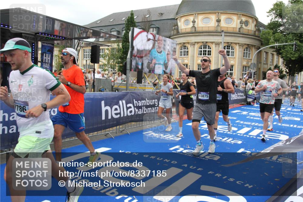 29.06.2025 - hella hamburg halbmarathon Michael Strokosch http://msf.ph/oto/8337185 29.06.2025 10:50:43 Ziel 1399, 1750, 2234, 2788, 4346, 6662, 6712, 7134, 7583, 7786, 7952, 9057, 11356, 13701, 13808, 13875, 15519, 16291, 18006, 18229, 18413, 18820 meine-sportfotos.de