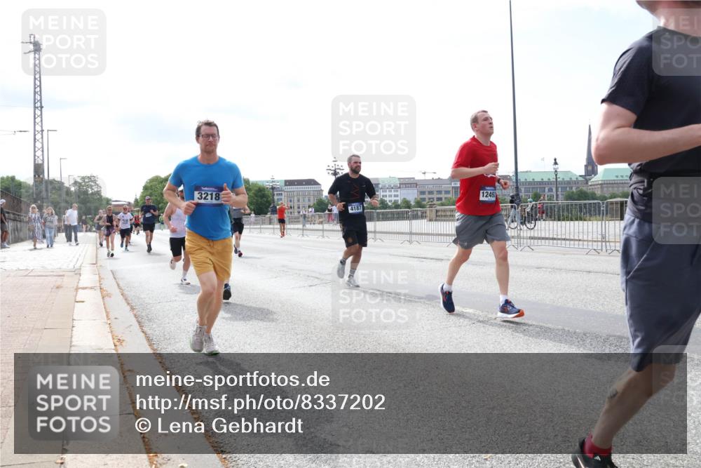 29.06.2025 - hella hamburg halbmarathon Lena Gebhardt http://msf.ph/oto/8337202 29.06.2025 10:13:22 Lombardsbrücke 3218, 4187, 12492, 1007, 1020, 1051, 1747, 1859, 2055, 2942, 2961, 3218, 3360, 3728, 3729, 4187, 4532, 4795, 4950, 5232, 5546, 6026, 6489, 6717, 6724, 7346, 7446, 7447, 7460, 7873, 8279, 8398, 8405, 8913, 9128, 9141, 9527, 9612, 10067, 10402, 11720, 12492, 12928, 12929, 13331, 13928, 14404, 15531, 15663, 15922, 16030, 16255, 16323, 16437, 16491, 17474, 17699, 17988, 18048, 18222, 18231, 18320, 18530, 18732 meine-sportfotos.de