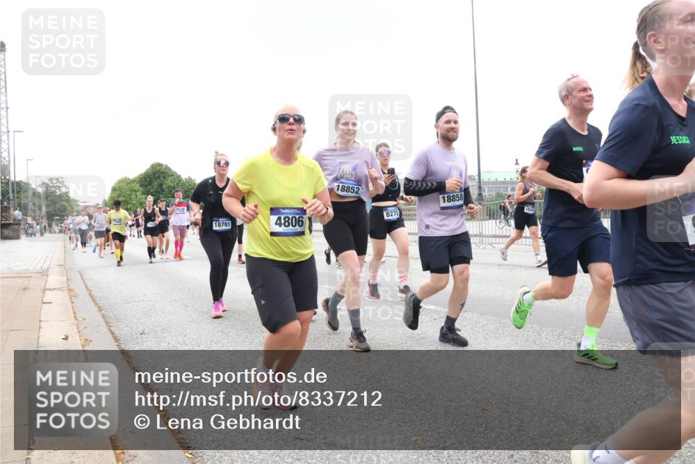 29.06.2025 - hella hamburg halbmarathon Lena Gebhardt http://msf.ph/oto/8337212 29.06.2025 10:47:40 Lombardsbrücke 18781, 4806, 18852, 18858, 8270, 15543, 1045, 1246, 1392, 1434, 1463, 1523, 1618, 1639, 1704, 1926, 2148, 2197, 2407, 2491, 2545, 2704, 2790, 2882, 2994, 3049, 3339, 4037, 4184, 4325, 4423, 4806, 4856, 4895, 4974, 4975, 5621, 5622, 5886, 5895, 6255, 6256, 6879, 6995, 7240, 7403, 7427, 7630, 7631, 7970, 8077, 8105, 8131, 8270, 8310, 8550, 8774, 8915, 8953, 9018, 9687, 9696, 9697, 10658, 10991, 11351, 11458, 11730, 11738, 11802, 11909, 12431 meine-sportfotos.de