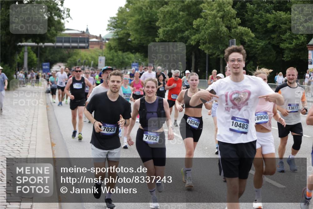 29.06.2025 - hella hamburg halbmarathon Jannik Wohlers http://msf.ph/oto/8337243 29.06.2025 10:41:07 Lombardsbrücke 1314, 1509, 1536, 1542, 1623, 2153, 2258, 3344, 3532, 3533, 3623, 4415, 4610, 5688, 5689, 5928, 5942, 6250, 6450, 6793, 6894, 7022, 7023, 8004, 8162, 8163, 8586, 8848, 10181, 10348, 10483, 11011, 11166, 11209, 11255, 11371, 11437, 11438, 11482, 12419, 12481, 13018, 13299, 13373, 13444, 13622, 13877, 14037, 14376, 14483, 14608, 14725, 15039, 15224, 15669, 15685, 16021, 16260, 16550, 16559, 16568, 17158, 17370, 17636, 17684, 18814, 18861, 18900, 18990, 19064 meine-sportfotos.de
