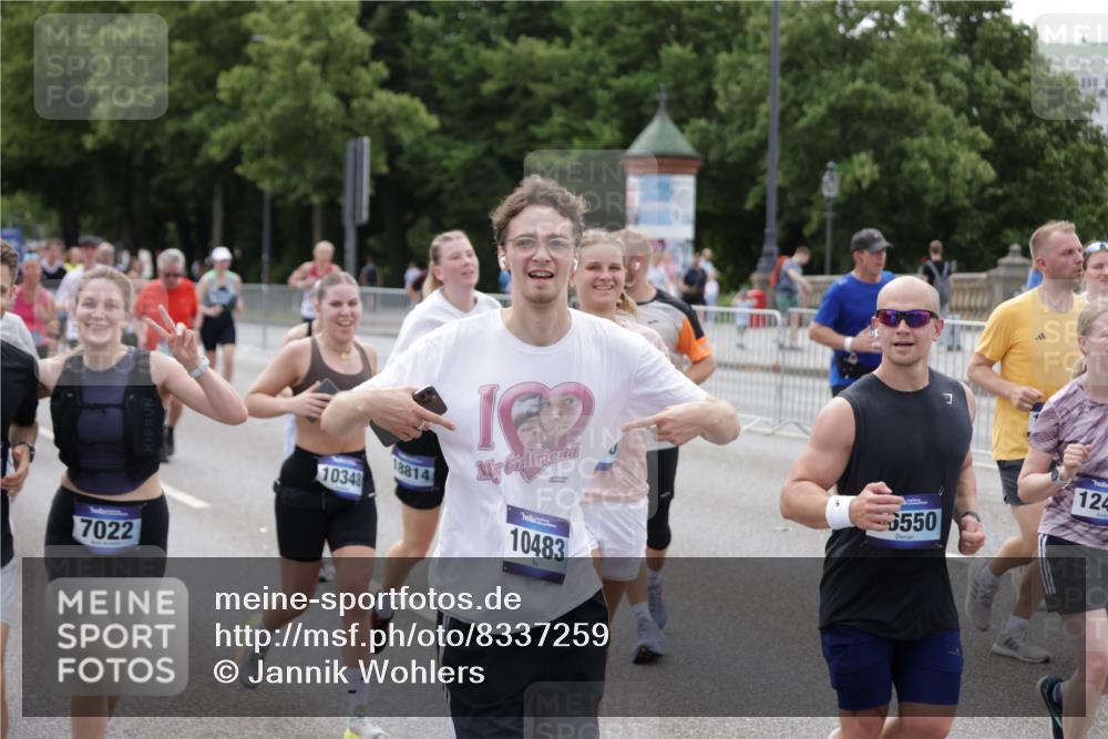29.06.2025 - hella hamburg halbmarathon Jannik Wohlers http://msf.ph/oto/8337259 29.06.2025 10:41:07 Lombardsbrücke 1314, 1509, 1536, 1542, 1623, 2153, 2258, 3344, 3532, 3533, 3623, 4415, 4610, 5688, 5689, 5928, 5942, 6250, 6450, 6793, 6894, 7022, 7023, 8004, 8162, 8163, 8586, 8848, 10181, 10348, 10483, 11011, 11166, 11209, 11255, 11371, 11437, 11438, 11482, 12419, 12481, 13018, 13299, 13373, 13444, 13622, 13877, 14037, 14376, 14483, 14608, 14725, 15039, 15224, 15669, 15685, 16021, 16260, 16550, 16559, 16568, 17158, 17370, 17636, 17684, 18814, 18861, 18900, 18990, 19064 meine-sportfotos.de