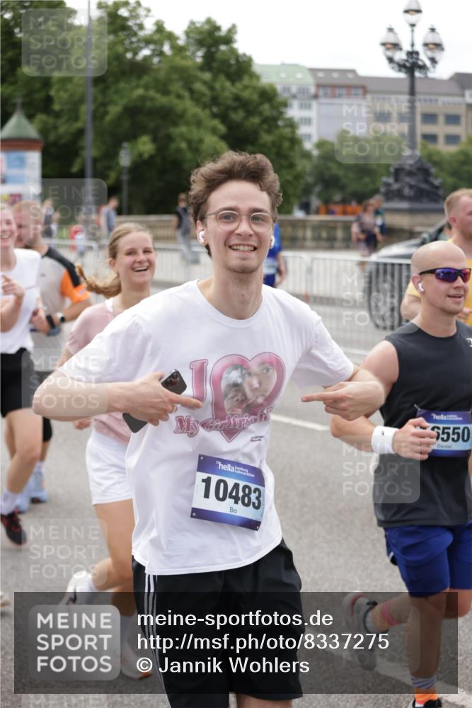 29.06.2025 - hella hamburg halbmarathon Jannik Wohlers http://msf.ph/oto/8337275 29.06.2025 10:41:08 Lombardsbrücke 1314, 1509, 1536, 1542, 1623, 2153, 2258, 3344, 3623, 4415, 4610, 5928, 5942, 6250, 6450, 6793, 6894, 7022, 7023, 7968, 8004, 8162, 8163, 8586, 8848, 10181, 10348, 10483, 11011, 11166, 11209, 11255, 11371, 11437, 11438, 11482, 12419, 12481, 13018, 13299, 13373, 13444, 13622, 13877, 14037, 14376, 14483, 14608, 14725, 15039, 15224, 15669, 15685, 16021, 16260, 16364, 16550, 16559, 16568, 17158, 17370, 17636, 17684, 18814, 18861, 18900, 18990, 19037, 19057, 19064 meine-sportfotos.de