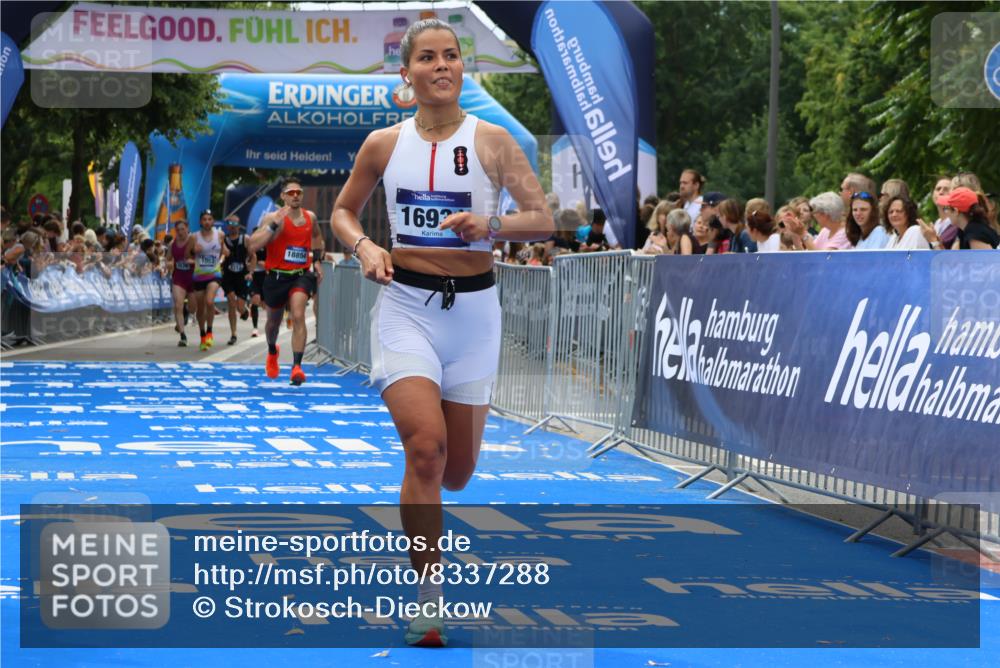 29.06.2025 - hella hamburg halbmarathon Strokosch-Dieckow http://msf.ph/oto/8337288 29.06.2025 10:33:30 Ziel 1053, 2836, 4602, 8312, 8956, 14975, 15326, 16931, 17056, 17191, 17489, 18731, 18854 meine-sportfotos.de