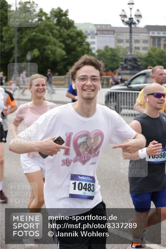 29.06.2025 - hella hamburg halbmarathon Jannik Wohlers http://msf.ph/oto/8337289 29.06.2025 10:41:08 Lombardsbrücke 1314, 1509, 1536, 1542, 1623, 2153, 2258, 3344, 3623, 4415, 4610, 5928, 5942, 6250, 6450, 6793, 6894, 7022, 7023, 7968, 8004, 8162, 8163, 8586, 8848, 10181, 10348, 10483, 11011, 11166, 11209, 11255, 11371, 11437, 11438, 11482, 12419, 12481, 13018, 13299, 13373, 13444, 13622, 13877, 14037, 14376, 14483, 14608, 14725, 15039, 15224, 15669, 15685, 16021, 16260, 16364, 16550, 16559, 16568, 17158, 17370, 17636, 17684, 18814, 18861, 18900, 18990, 19037, 19057, 19064 meine-sportfotos.de