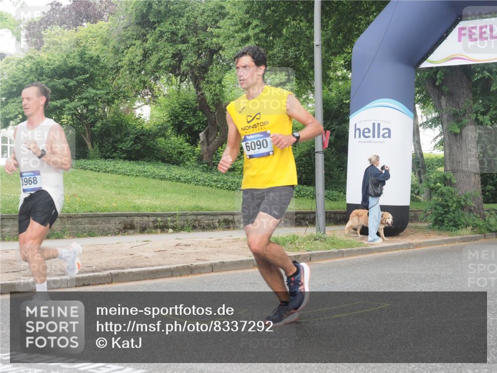 29.06.2025 - hella hamburg halbmarathon KatJ http://msf.ph/oto/8337292 29.06.2025 10:18:25 Zwischen KM18-KM19 3968, 6090 meine-sportfotos.de