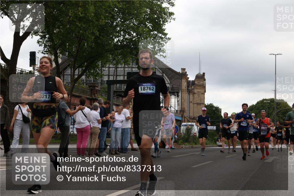 29.06.2025 - hella hamburg halbmarathon Yannick Fuchs http://msf.ph/oto/8337313 29.06.2025 10:51:59 20KM 1595, 1611, 2025, 2488, 2656, 2759, 2840, 2883, 2907, 3093, 3859, 4319, 4426, 4467, 4502, 4632, 4708, 4833, 5277, 5341, 5926, 6104, 6138, 6147, 6531, 6595, 7082, 7138, 7189, 8322, 8585, 9316, 9485, 10599, 10788, 11645, 12585, 13465, 13816, 13880, 14266, 14571, 15217, 15434, 15527, 16517, 16531, 17405, 17415, 17543, 17827, 18068, 18180, 18492, 18501, 18587, 18762, 18891 meine-sportfotos.de