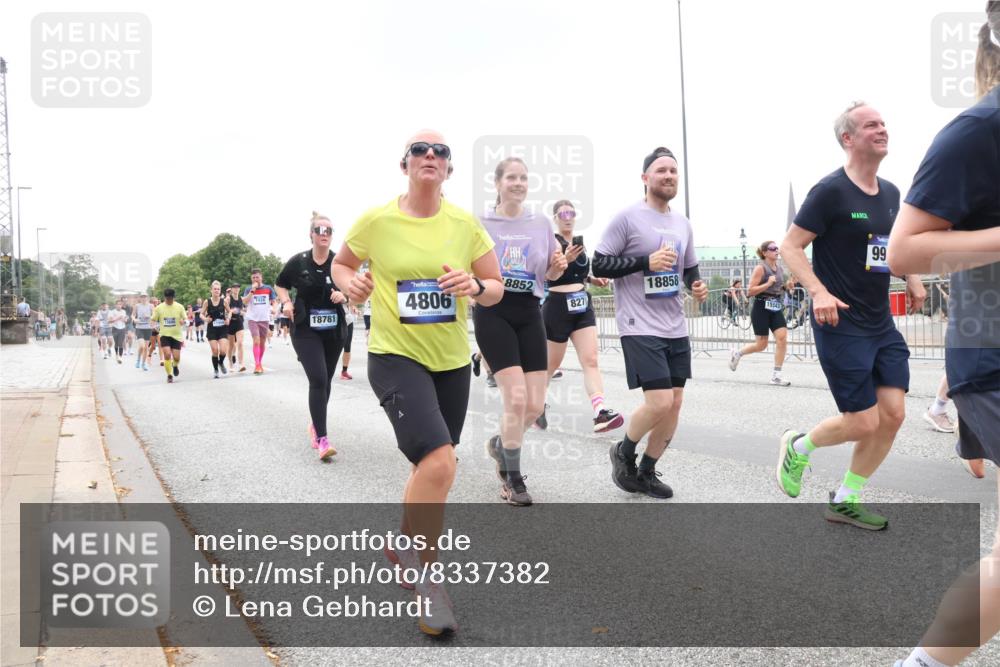 29.06.2025 - hella hamburg halbmarathon Lena Gebhardt http://msf.ph/oto/8337382 29.06.2025 10:47:40 Lombardsbrücke 1434, 18781, 4806, 8852, 18858, 827717, 99, 1045, 1246, 1392, 1434, 1463, 1523, 1618, 1639, 1704, 1926, 2148, 2197, 2407, 2491, 2545, 2704, 2790, 2882, 2994, 3049, 3339, 4037, 4184, 4325, 4423, 4806, 4856, 4895, 4974, 4975, 5621, 5622, 5886, 5895, 6255, 6256, 6879, 6995, 7240, 7403, 7427, 7630, 7631, 7970, 8077, 8105, 8131, 8270, 8310, 8550, 8774, 8915, 8953, 9018, 9687, 9696, 9697, 10658, 10991, 11351, 11458, 11730, 11738, 11802, 11909, 12431 meine-sportfotos.de