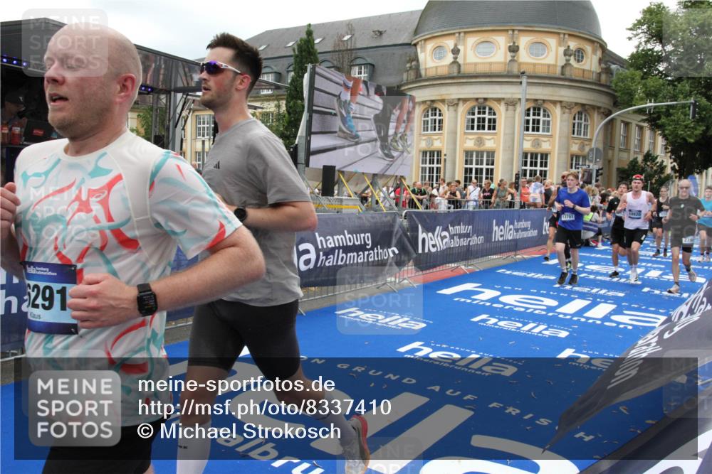 29.06.2025 - hella hamburg halbmarathon Michael Strokosch http://msf.ph/oto/8337410 29.06.2025 10:50:45 Ziel 1399, 2234, 2788, 4346, 6662, 6712, 7134, 7583, 7786, 7952, 8657, 9057, 11356, 13701, 13808, 13875, 15426, 15519, 15720, 16291, 17129, 17908, 18229, 18370, 18413, 18820 meine-sportfotos.de
