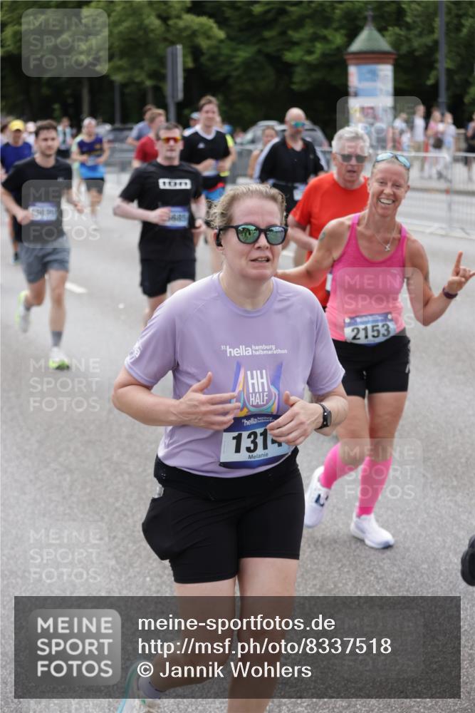 29.06.2025 - hella hamburg halbmarathon Jannik Wohlers http://msf.ph/oto/8337518 29.06.2025 10:41:13 Lombardsbrücke 1314, 1509, 1536, 1542, 1623, 2153, 2258, 3344, 3623, 4415, 4541, 4610, 4787, 6450, 7022, 7023, 7968, 8004, 8162, 8163, 8300, 8301, 8848, 8897, 9588, 10348, 10483, 11011, 11098, 11166, 11209, 11255, 11371, 11437, 11438, 11482, 11943, 12185, 12233, 12419, 12481, 13018, 13444, 13622, 13877, 14005, 14483, 14608, 14725, 14938, 15039, 15669, 15685, 15842, 16021, 16364, 16550, 16568, 17158, 17636, 17684, 18814, 18861, 18900, 18990, 19037, 19057, 19064 meine-sportfotos.de