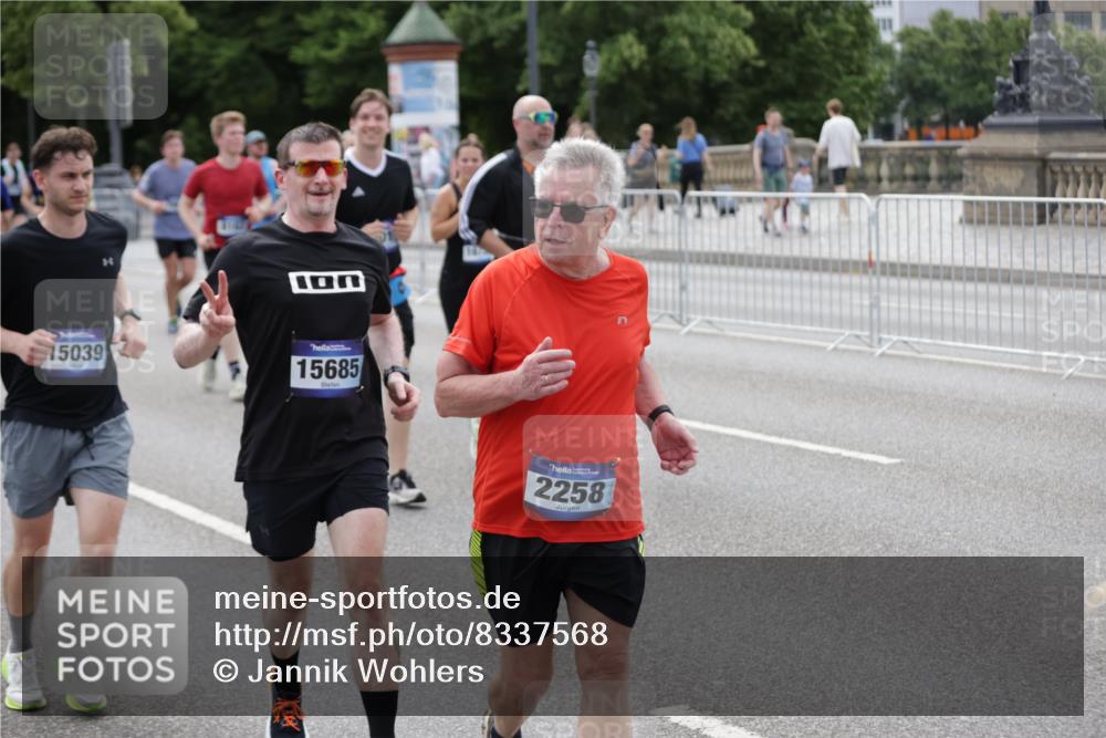 29.06.2025 - hella hamburg halbmarathon Jannik Wohlers http://msf.ph/oto/8337568 29.06.2025 10:41:14 Lombardsbrücke 1314, 1509, 1536, 1623, 2153, 2258, 3344, 3623, 4415, 4541, 4610, 4787, 5432, 6450, 6618, 7022, 7023, 7477, 7968, 8004, 8162, 8163, 8300, 8301, 8848, 8897, 9588, 10348, 10483, 11011, 11098, 11166, 11209, 11255, 11371, 11437, 11438, 11482, 11943, 12185, 12214, 12233, 12419, 12481, 13018, 13444, 13622, 13877, 14005, 14483, 14608, 14725, 14938, 15039, 15669, 15685, 15842, 16021, 16364, 16550, 16568, 17158, 17636, 17684, 18814, 18861, 18900, 18990, 19037, 19057, 19064 meine-sportfotos.de
