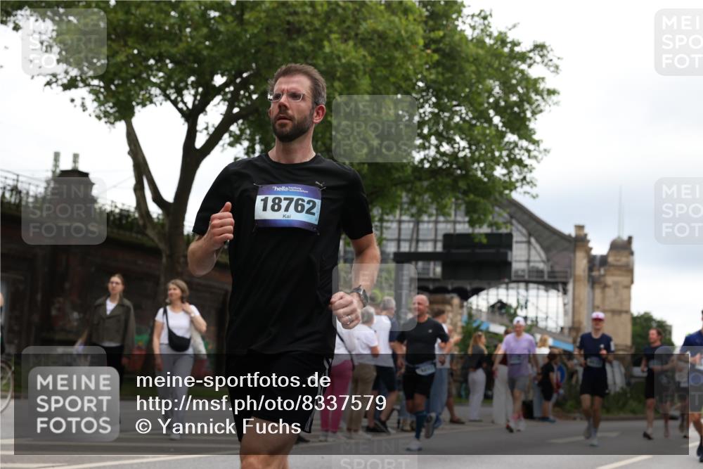 29.06.2025 - hella hamburg halbmarathon Yannick Fuchs http://msf.ph/oto/8337579 29.06.2025 10:52:00 20KM 1595, 1611, 2025, 2488, 2656, 2759, 2840, 2883, 2907, 3093, 3251, 3859, 4319, 4426, 4467, 4502, 4632, 4708, 4833, 5277, 5341, 5926, 6104, 6138, 6147, 6531, 6595, 7082, 7138, 7189, 8322, 8585, 9316, 9485, 10599, 10788, 11645, 12378, 12585, 12879, 13465, 13816, 13880, 14266, 14571, 15217, 15434, 15527, 16531, 17405, 17415, 17827, 18068, 18180, 18492, 18501, 18587, 18762, 18891 meine-sportfotos.de