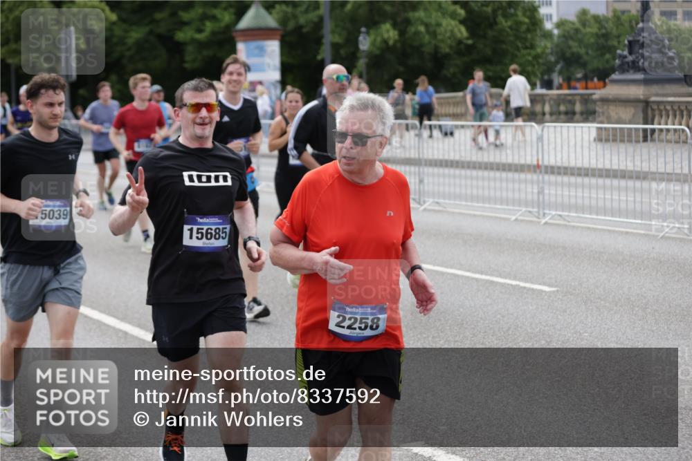 29.06.2025 - hella hamburg halbmarathon Jannik Wohlers http://msf.ph/oto/8337592 29.06.2025 10:41:14 Lombardsbrücke 1314, 1509, 1536, 1623, 2153, 2258, 3344, 3623, 4415, 4541, 4610, 4787, 5432, 6450, 6618, 7022, 7023, 7477, 7968, 8004, 8162, 8163, 8300, 8301, 8848, 8897, 9588, 10348, 10483, 11011, 11098, 11166, 11209, 11255, 11371, 11437, 11438, 11482, 11943, 12185, 12214, 12233, 12419, 12481, 13018, 13444, 13622, 13877, 14005, 14483, 14608, 14725, 14938, 15039, 15669, 15685, 15842, 16021, 16364, 16550, 16568, 17158, 17636, 17684, 18814, 18861, 18900, 18990, 19037, 19057, 19064 meine-sportfotos.de