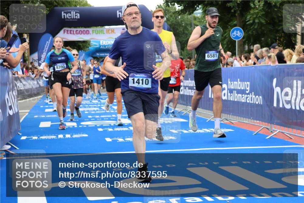 29.06.2025 - hella hamburg halbmarathon Strokosch-Dieckow http://msf.ph/oto/8337595 29.06.2025 10:54:07 Ziel 1151, 1410, 3177, 3208, 3209, 3898, 5638, 6082, 6084, 6294, 6356, 6443, 6581, 8390, 9032, 9791, 11499, 12213, 12379, 13033, 13397, 13794, 15169, 15524, 16780, 16871, 17348, 18308 meine-sportfotos.de