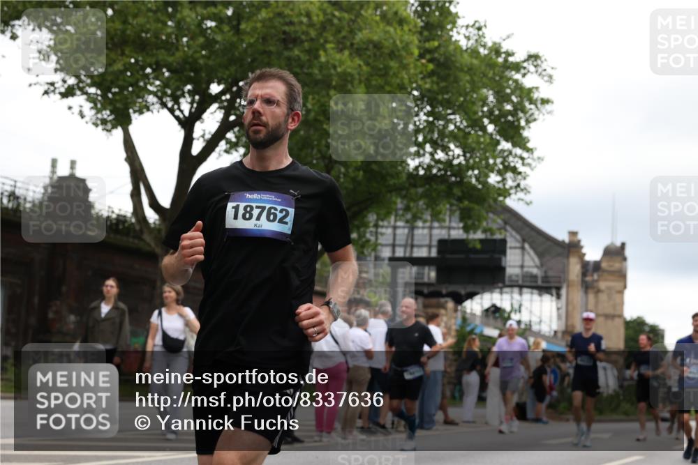 29.06.2025 - hella hamburg halbmarathon Yannick Fuchs http://msf.ph/oto/8337636 29.06.2025 10:52:00 20KM 1595, 1611, 2025, 2488, 2656, 2759, 2840, 2883, 2907, 3093, 3251, 3859, 4319, 4426, 4467, 4502, 4632, 4708, 4833, 5277, 5341, 5926, 6104, 6138, 6147, 6531, 6595, 7082, 7138, 7189, 8322, 8585, 9316, 9485, 10599, 10788, 11645, 12378, 12585, 12879, 13465, 13816, 13880, 14266, 14571, 15217, 15434, 15527, 16531, 17405, 17415, 17827, 18068, 18180, 18492, 18501, 18587, 18762, 18891 meine-sportfotos.de
