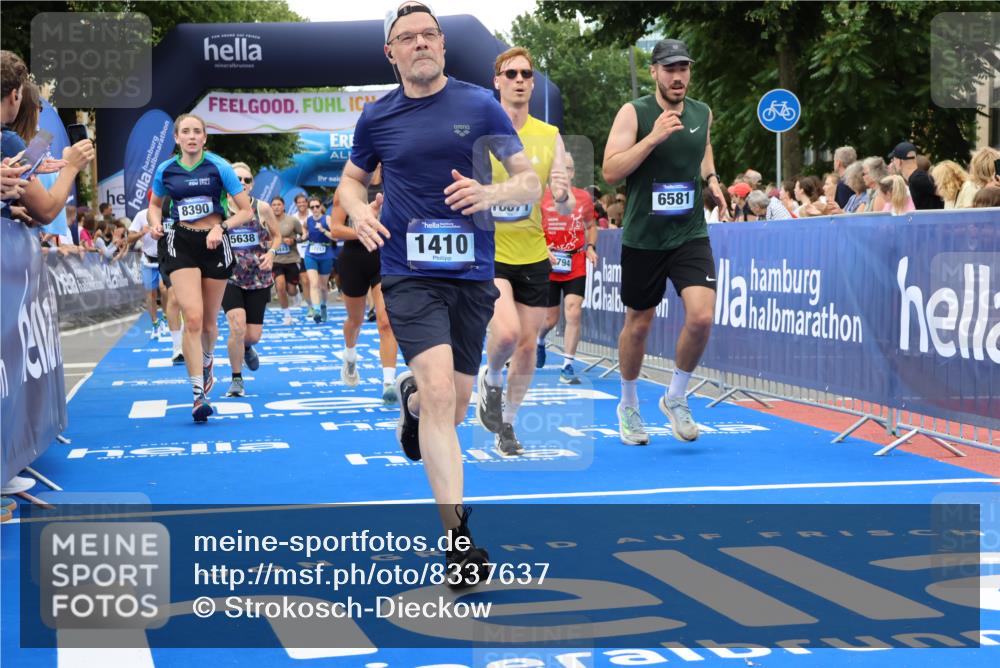 29.06.2025 - hella hamburg halbmarathon Strokosch-Dieckow http://msf.ph/oto/8337637 29.06.2025 10:54:07 Ziel 1151, 1410, 3177, 3208, 3209, 3898, 5638, 6082, 6084, 6294, 6356, 6443, 6581, 8390, 9032, 9791, 11499, 12213, 12379, 13033, 13397, 13794, 15169, 15524, 16780, 16871, 17348, 18308 meine-sportfotos.de