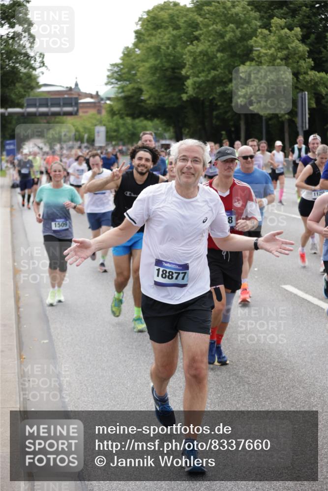 29.06.2025 - hella hamburg halbmarathon Jannik Wohlers http://msf.ph/oto/8337660 29.06.2025 10:41:16 Lombardsbrücke 1314, 1509, 1623, 1712, 2153, 3344, 4415, 4541, 4787, 5432, 6320, 6450, 6618, 7022, 7023, 7477, 7968, 8004, 8162, 8163, 8300, 8301, 8443, 8848, 8897, 9588, 10348, 10483, 11011, 11098, 11166, 11255, 11371, 11437, 11438, 11482, 11943, 12185, 12214, 12233, 12419, 12481, 13018, 13444, 13622, 13877, 14005, 14043, 14483, 14608, 14725, 14938, 15039, 15669, 15685, 15842, 15863, 16021, 16364, 16550, 16568, 17158, 17636, 17684, 18814, 18861, 18900, 18990, 19037, 19057, 19064 meine-sportfotos.de