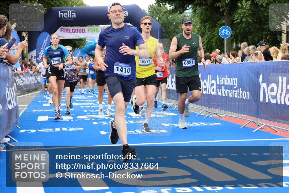 29.06.2025 - hella hamburg halbmarathon Strokosch-Dieckow http://msf.ph/oto/8337664 29.06.2025 10:54:07 Ziel 1151, 1410, 3177, 3208, 3209, 3898, 5638, 6082, 6084, 6294, 6356, 6443, 6581, 8390, 9032, 9791, 11499, 12213, 12379, 13033, 13397, 13794, 15169, 15524, 16780, 16871, 17348, 18308 meine-sportfotos.de