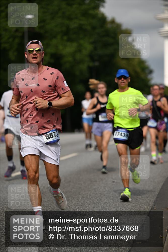 29.06.2025 - hella hamburg halbmarathon Dr. Thomas Lammeyer http://msf.ph/oto/8337668 29.06.2025 10:17:53 Kennedybrücke 1194, 1747, 1939, 2721, 2891, 4001, 4032, 4795, 4962, 5631, 5719, 6089, 7462, 7913, 8001, 8673, 9141, 9612, 9631, 9845, 9886, 10442, 10443, 11355 meine-sportfotos.de