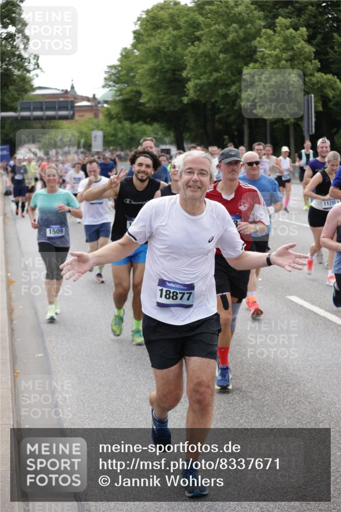 29.06.2025 - hella hamburg halbmarathon Jannik Wohlers http://msf.ph/oto/8337671 29.06.2025 10:41:16 Lombardsbrücke 1314, 1509, 1623, 1712, 2153, 3344, 4415, 4541, 4787, 5432, 6320, 6450, 6618, 7022, 7023, 7477, 7968, 8004, 8162, 8163, 8300, 8301, 8443, 8848, 8897, 9588, 10348, 10483, 11011, 11098, 11166, 11255, 11371, 11437, 11438, 11482, 11943, 12185, 12214, 12233, 12419, 12481, 13018, 13444, 13622, 13877, 14005, 14043, 14483, 14608, 14725, 14938, 15039, 15669, 15685, 15842, 15863, 16021, 16364, 16550, 16568, 17158, 17636, 17684, 18814, 18861, 18900, 18990, 19037, 19057, 19064 meine-sportfotos.de