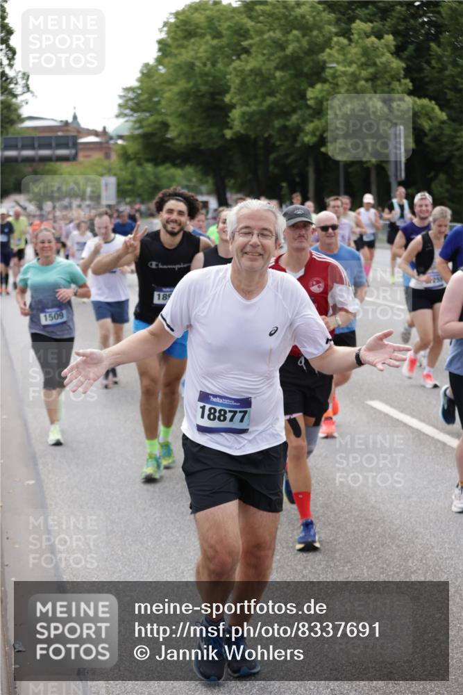 29.06.2025 - hella hamburg halbmarathon Jannik Wohlers http://msf.ph/oto/8337691 29.06.2025 10:41:16 Lombardsbrücke 1314, 1509, 1623, 1712, 2153, 3344, 4415, 4541, 4787, 5432, 6320, 6450, 6618, 7022, 7023, 7477, 7968, 8004, 8162, 8163, 8300, 8301, 8443, 8848, 8897, 9588, 10348, 10483, 11011, 11098, 11166, 11255, 11371, 11437, 11438, 11482, 11943, 12185, 12214, 12233, 12419, 12481, 13018, 13444, 13622, 13877, 14005, 14043, 14483, 14608, 14725, 14938, 15039, 15669, 15685, 15842, 15863, 16021, 16364, 16550, 16568, 17158, 17636, 17684, 18814, 18861, 18900, 18990, 19037, 19057, 19064 meine-sportfotos.de