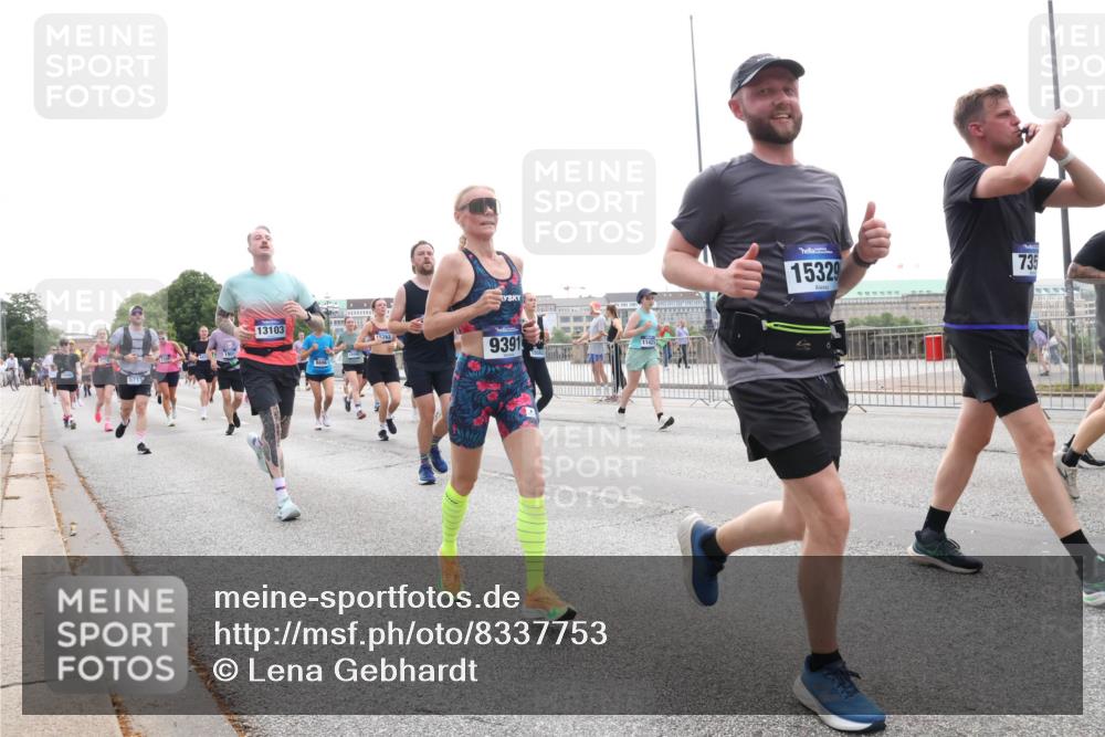 29.06.2025 - hella hamburg halbmarathon Lena Gebhardt http://msf.ph/oto/8337753 29.06.2025 10:38:10 Lombardsbrücke 5713, 13103, 5762, 9391, 11421, 15329, 735, 1196, 1394, 1457, 1475, 1578, 1596, 1742, 1791, 1799, 1901, 1966, 1985, 2113, 2151, 2498, 2786, 2853, 3010, 3094, 3095, 3230, 3242, 3246, 3286, 3338, 3635, 3636, 3716, 3777, 3841, 3880, 4159, 4414, 4883, 4921, 5085, 5089, 5139, 5155, 5300, 5522, 5713, 5735, 6199, 6200, 6362, 6697, 6751, 6930, 7117, 7118, 7165, 7244, 7321, 7350, 7552, 7629, 7696, 7868, 7914, 8985, 9247, 9288, 9895, 10159, 10836, 11087, 11543 meine-sportfotos.de
