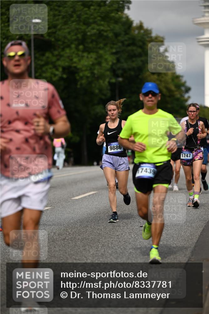 29.06.2025 - hella hamburg halbmarathon Dr. Thomas Lammeyer http://msf.ph/oto/8337781 29.06.2025 10:17:53 Kennedybrücke 1194, 1747, 1939, 2721, 2891, 4001, 4032, 4795, 4962, 5631, 5719, 6089, 7462, 7913, 8001, 8673, 9141, 9612, 9631, 9845, 9886, 10442, 10443, 11355 meine-sportfotos.de