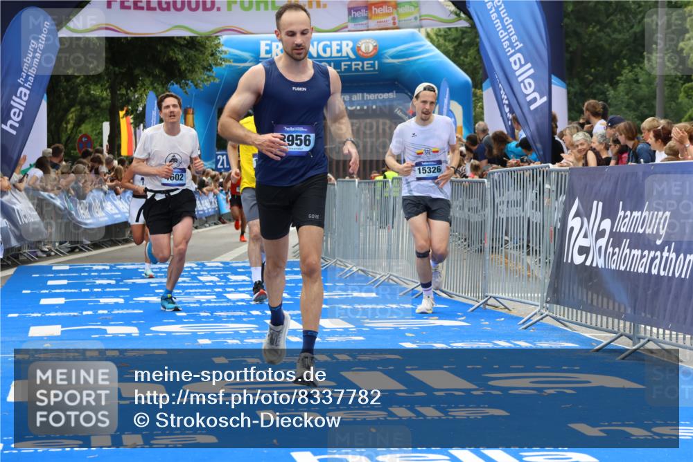 29.06.2025 - hella hamburg halbmarathon Strokosch-Dieckow http://msf.ph/oto/8337782 29.06.2025 10:33:25 Ziel 4602, 4679, 8956, 15326, 16881, 16931, 17056, 17489, 18731, 18854 meine-sportfotos.de