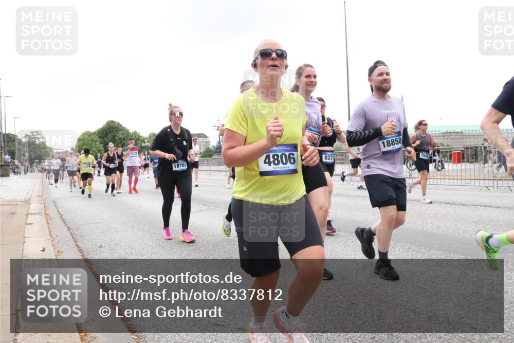29.06.2025 - hella hamburg halbmarathon Lena Gebhardt http://msf.ph/oto/8337812 29.06.2025 10:47:40 Lombardsbrücke 1434, 18781, 4806, 18858, 8270, 15543, 1045, 1246, 1392, 1434, 1463, 1523, 1618, 1639, 1704, 1926, 2148, 2197, 2407, 2491, 2545, 2704, 2790, 2882, 2994, 3049, 3339, 4037, 4184, 4325, 4423, 4806, 4856, 4895, 4974, 4975, 5621, 5622, 5886, 5895, 6255, 6256, 6879, 6995, 7240, 7403, 7427, 7630, 7631, 7970, 8077, 8105, 8131, 8270, 8310, 8550, 8774, 8915, 8953, 9018, 9687, 9696, 9697, 10658, 10991, 11351, 11458, 11730, 11738, 11802, 11909, 12431 meine-sportfotos.de