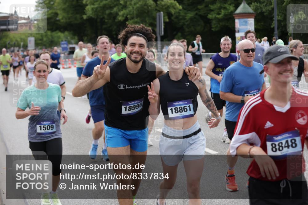 29.06.2025 - hella hamburg halbmarathon Jannik Wohlers http://msf.ph/oto/8337834 29.06.2025 10:41:18 Lombardsbrücke 1314, 1509, 1623, 1712, 2153, 4541, 4787, 5432, 6320, 6450, 6618, 7477, 7955, 7968, 8004, 8162, 8163, 8300, 8301, 8443, 8848, 8897, 9588, 10348, 11011, 11098, 11255, 11371, 11482, 11943, 12185, 12214, 12233, 12419, 13018, 13444, 13622, 13772, 14005, 14043, 14483, 14608, 14725, 14872, 14929, 14938, 15039, 15669, 15685, 15842, 15863, 16021, 16364, 16568, 17158, 17636, 17684, 18861, 18900, 18990, 19037, 19057, 19064 meine-sportfotos.de