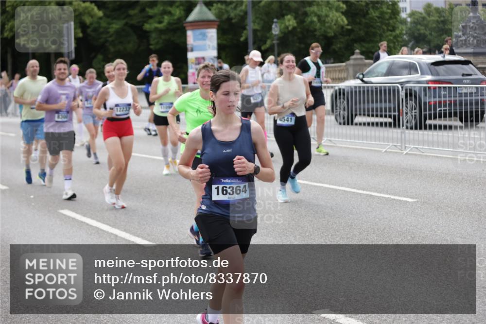 29.06.2025 - hella hamburg halbmarathon Jannik Wohlers http://msf.ph/oto/8337870 29.06.2025 10:41:21 Lombardsbrücke 1314, 1509, 1623, 1648, 1712, 2153, 4541, 4787, 5432, 6137, 6320, 6450, 6618, 7477, 7955, 7968, 8004, 8162, 8163, 8300, 8301, 8443, 8848, 8897, 9467, 9588, 11011, 11098, 11255, 11371, 11482, 11659, 11943, 12185, 12214, 12233, 12419, 12801, 13444, 13772, 14005, 14043, 14872, 14929, 14938, 15039, 15669, 15685, 15842, 15863, 16364, 16568, 17158, 17636, 18861, 18940, 18990, 19037, 19057, 19064 meine-sportfotos.de