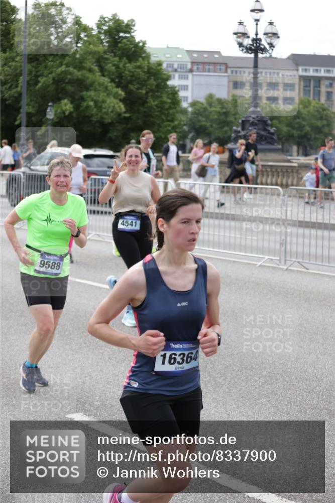 29.06.2025 - hella hamburg halbmarathon Jannik Wohlers http://msf.ph/oto/8337900 29.06.2025 10:41:22 Lombardsbrücke 1314, 1509, 1623, 1648, 1712, 2153, 3459, 3460, 4541, 4787, 5432, 6137, 6320, 6450, 6618, 7477, 7955, 7968, 8004, 8162, 8163, 8300, 8301, 8443, 8848, 8897, 9467, 9588, 11011, 11098, 11255, 11371, 11482, 11659, 11943, 12185, 12214, 12233, 12419, 12801, 12802, 13444, 13772, 14005, 14043, 14872, 14929, 14938, 15039, 15669, 15685, 15842, 15863, 16364, 16568, 17158, 17541, 17636, 18861, 18940, 18990, 19037, 19057, 19064 meine-sportfotos.de