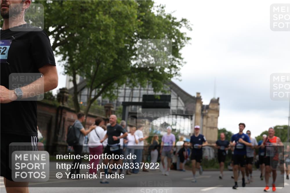 29.06.2025 - hella hamburg halbmarathon Yannick Fuchs http://msf.ph/oto/8337922 29.06.2025 10:52:00 20KM 1595, 1611, 2025, 2488, 2656, 2759, 2840, 2883, 2907, 3093, 3251, 3859, 4319, 4426, 4467, 4502, 4632, 4708, 4833, 5277, 5341, 5926, 6104, 6138, 6147, 6531, 6595, 7082, 7138, 7189, 8322, 8585, 9316, 9485, 10599, 10788, 11645, 12378, 12585, 12879, 13465, 13816, 13880, 14266, 14571, 15217, 15434, 15527, 16531, 17405, 17415, 17827, 18068, 18180, 18492, 18501, 18587, 18762, 18891 meine-sportfotos.de