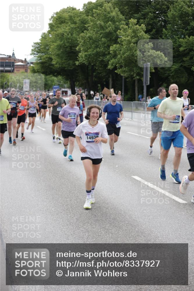 29.06.2025 - hella hamburg halbmarathon Jannik Wohlers http://msf.ph/oto/8337927 29.06.2025 10:41:23 Lombardsbrücke 1314, 1509, 1623, 1648, 1712, 3459, 3460, 4541, 4787, 5432, 6137, 6320, 6430, 6436, 6450, 6618, 6846, 7477, 7955, 7968, 8004, 8162, 8163, 8300, 8301, 8443, 8848, 8897, 9467, 9588, 11011, 11098, 11255, 11371, 11482, 11659, 11943, 12185, 12214, 12233, 12419, 12801, 12802, 13444, 13772, 14005, 14043, 14872, 14929, 14938, 15039, 15669, 15685, 15842, 15863, 16364, 16568, 17158, 17541, 17636, 18861, 18940, 18990, 19037, 19057, 19064 meine-sportfotos.de