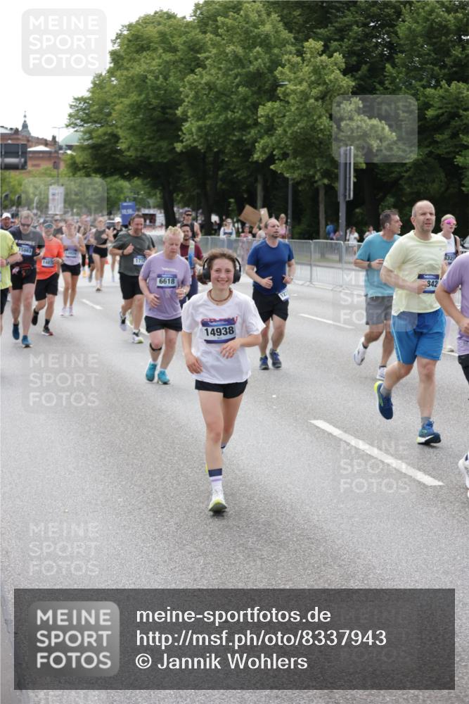 29.06.2025 - hella hamburg halbmarathon Jannik Wohlers http://msf.ph/oto/8337943 29.06.2025 10:41:23 Lombardsbrücke 1314, 1509, 1623, 1648, 1712, 3459, 3460, 4541, 4787, 5432, 6137, 6320, 6430, 6436, 6450, 6618, 6846, 7477, 7955, 7968, 8004, 8162, 8163, 8300, 8301, 8443, 8848, 8897, 9467, 9588, 11011, 11098, 11255, 11371, 11482, 11659, 11943, 12185, 12214, 12233, 12419, 12801, 12802, 13444, 13772, 14005, 14043, 14872, 14929, 14938, 15039, 15669, 15685, 15842, 15863, 16364, 16568, 17158, 17541, 17636, 18861, 18940, 18990, 19037, 19057, 19064 meine-sportfotos.de