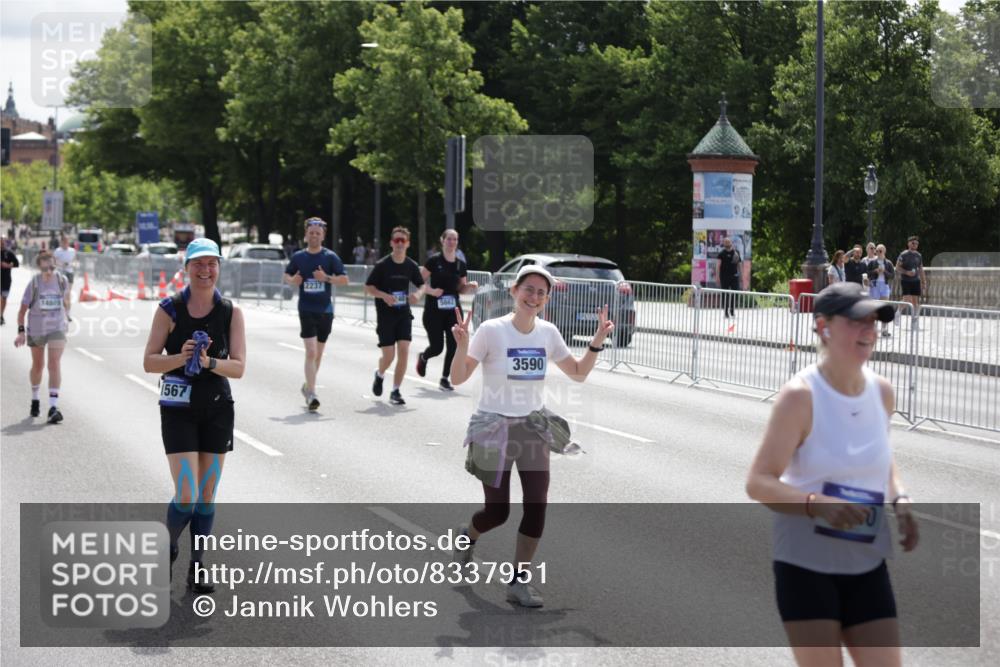 29.06.2025 - hella hamburg halbmarathon Jannik Wohlers http://msf.ph/oto/8337951 29.06.2025 11:32:00 Lombardsbrücke 1567, 2237, 2240, 3590, 5662, 6340, 11219, 14378, 14889, 16225 meine-sportfotos.de