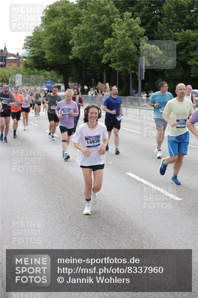 29.06.2025 - hella hamburg halbmarathon Jannik Wohlers http://msf.ph/oto/8337960 29.06.2025 10:41:23 Lombardsbrücke 1314, 1509, 1623, 1648, 1712, 3459, 3460, 4541, 4787, 5432, 6137, 6320, 6430, 6436, 6450, 6618, 6846, 7477, 7955, 7968, 8004, 8162, 8163, 8300, 8301, 8443, 8848, 8897, 9467, 9588, 11011, 11098, 11255, 11371, 11482, 11659, 11943, 12185, 12214, 12233, 12419, 12801, 12802, 13444, 13772, 14005, 14043, 14872, 14929, 14938, 15039, 15669, 15685, 15842, 15863, 16364, 16568, 17158, 17541, 17636, 18861, 18940, 18990, 19037, 19057, 19064 meine-sportfotos.de