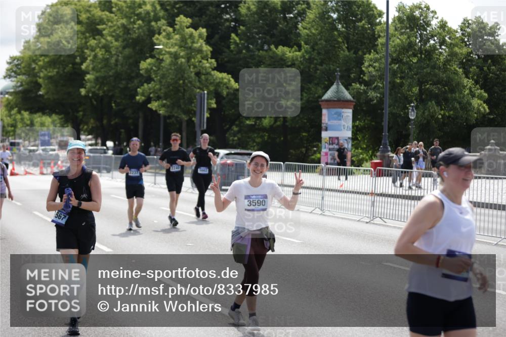 29.06.2025 - hella hamburg halbmarathon Jannik Wohlers http://msf.ph/oto/8337985 29.06.2025 11:32:01 Lombardsbrücke 1567, 2237, 2240, 3576, 3590, 5662, 6340, 10424, 11219, 14378, 14889 meine-sportfotos.de