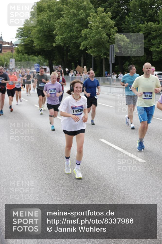 29.06.2025 - hella hamburg halbmarathon Jannik Wohlers http://msf.ph/oto/8337986 29.06.2025 10:41:23 Lombardsbrücke 1314, 1509, 1623, 1648, 1712, 3459, 3460, 4541, 4787, 5432, 6137, 6320, 6430, 6436, 6450, 6618, 6846, 7477, 7955, 7968, 8004, 8162, 8163, 8300, 8301, 8443, 8848, 8897, 9467, 9588, 11011, 11098, 11255, 11371, 11482, 11659, 11943, 12185, 12214, 12233, 12419, 12801, 12802, 13444, 13772, 14005, 14043, 14872, 14929, 14938, 15039, 15669, 15685, 15842, 15863, 16364, 16568, 17158, 17541, 17636, 18861, 18940, 18990, 19037, 19057, 19064 meine-sportfotos.de