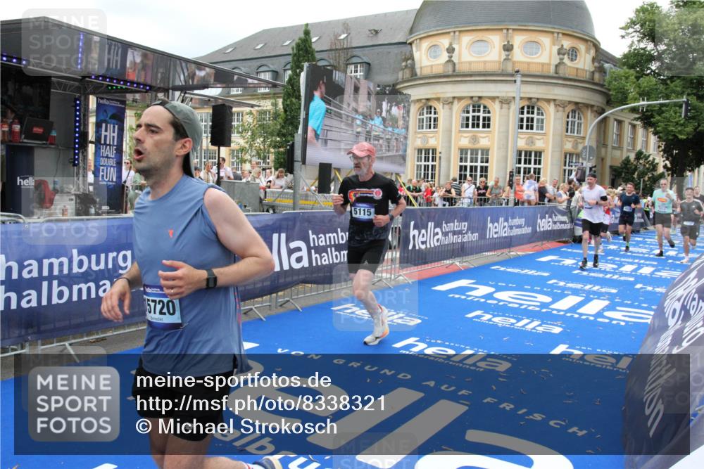 29.06.2025 - hella hamburg halbmarathon Michael Strokosch http://msf.ph/oto/8338321 29.06.2025 10:50:53 Ziel 1466, 3654, 3947, 4839, 5018, 5115, 7052, 8205, 8657, 10750, 15395, 15426, 15643, 15720, 17129, 17908, 18182, 18370 meine-sportfotos.de