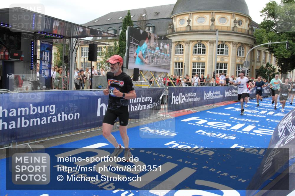 29.06.2025 - hella hamburg halbmarathon Michael Strokosch http://msf.ph/oto/8338351 29.06.2025 10:50:53 Ziel 1466, 3654, 3947, 4839, 5018, 5115, 7052, 8205, 8657, 10750, 15395, 15426, 15643, 15720, 17129, 17908, 18182, 18370 meine-sportfotos.de