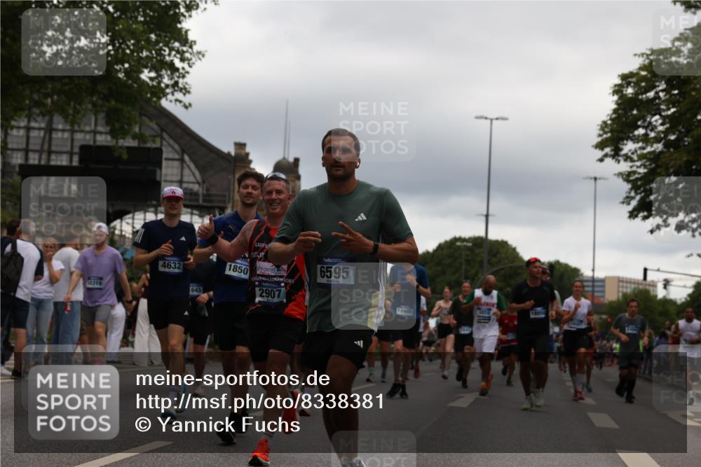 29.06.2025 - hella hamburg halbmarathon Yannick Fuchs http://msf.ph/oto/8338381 29.06.2025 10:52:02 20KM 1595, 1611, 2025, 2488, 2656, 2840, 2907, 3093, 3251, 3859, 4319, 4426, 4467, 4502, 4632, 4708, 4833, 5277, 5341, 5926, 6104, 6138, 6147, 6531, 6592, 6595, 7082, 7138, 7189, 8322, 8585, 9230, 9316, 9485, 10788, 11645, 12378, 12585, 12879, 13465, 13816, 13880, 14266, 14571, 15217, 15434, 15527, 16531, 17405, 17415, 17827, 18068, 18180, 18492, 18501, 18587, 18762, 18891 meine-sportfotos.de