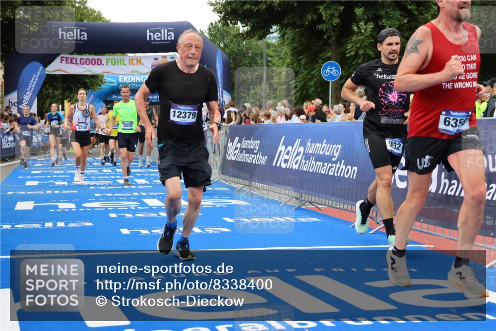 29.06.2025 - hella hamburg halbmarathon Strokosch-Dieckow http://msf.ph/oto/8338400 29.06.2025 10:54:02 Ziel 1151, 1410, 1815, 2432, 3096, 3208, 3209, 5638, 6294, 6356, 6374, 6481, 6581, 7918, 8390, 8394, 9032, 9791, 11499, 11789, 12379, 13032, 13397, 13794, 13869, 14175, 16871, 17348, 18308, 18879 meine-sportfotos.de