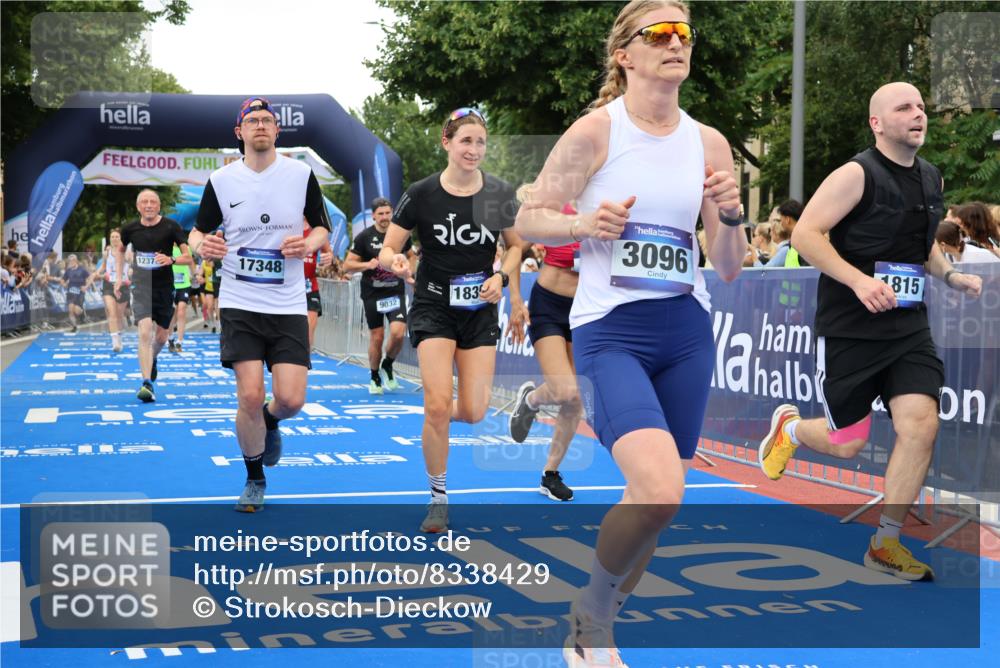 29.06.2025 - hella hamburg halbmarathon Strokosch-Dieckow http://msf.ph/oto/8338429 29.06.2025 10:54:00 Ziel 1151, 1410, 1815, 2432, 3096, 3208, 3209, 6294, 6356, 6374, 6481, 6581, 7395, 7918, 7973, 8394, 9032, 11499, 11789, 12379, 13032, 13397, 13869, 14175, 16477, 16871, 17348, 18308, 18831, 18879 meine-sportfotos.de