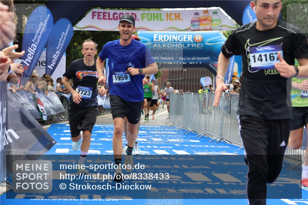 29.06.2025 - hella hamburg halbmarathon Strokosch-Dieckow http://msf.ph/oto/8338433 29.06.2025 10:33:16 Ziel 1910, 1959, 4679, 7723, 9047, 14167, 16881, 17175, 17489, 18455 meine-sportfotos.de