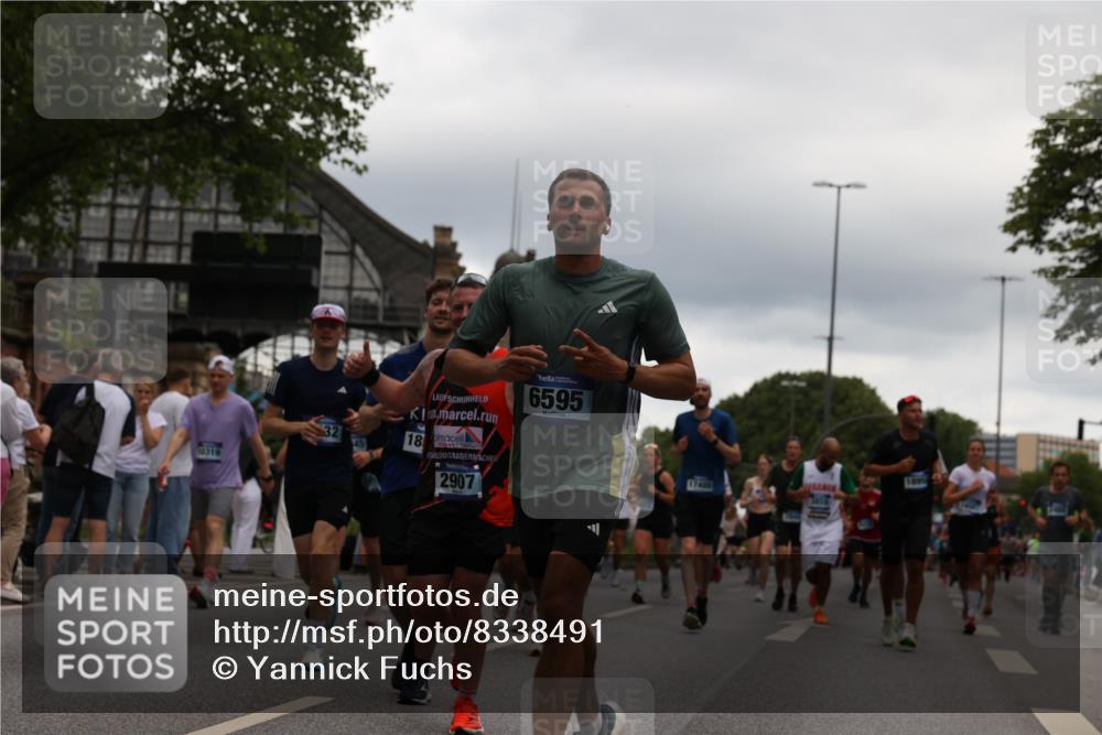 29.06.2025 - hella hamburg halbmarathon Yannick Fuchs http://msf.ph/oto/8338491 29.06.2025 10:52:02 20KM 1595, 1611, 2025, 2488, 2656, 2840, 2907, 3093, 3251, 3859, 4319, 4426, 4467, 4502, 4632, 4708, 4833, 5277, 5341, 5926, 6104, 6138, 6147, 6531, 6592, 6595, 7082, 7138, 7189, 8322, 8585, 9230, 9316, 9485, 10788, 11645, 12378, 12585, 12879, 13465, 13816, 13880, 14266, 14571, 15217, 15434, 15527, 16531, 17405, 17415, 17827, 18068, 18180, 18492, 18501, 18587, 18762, 18891 meine-sportfotos.de