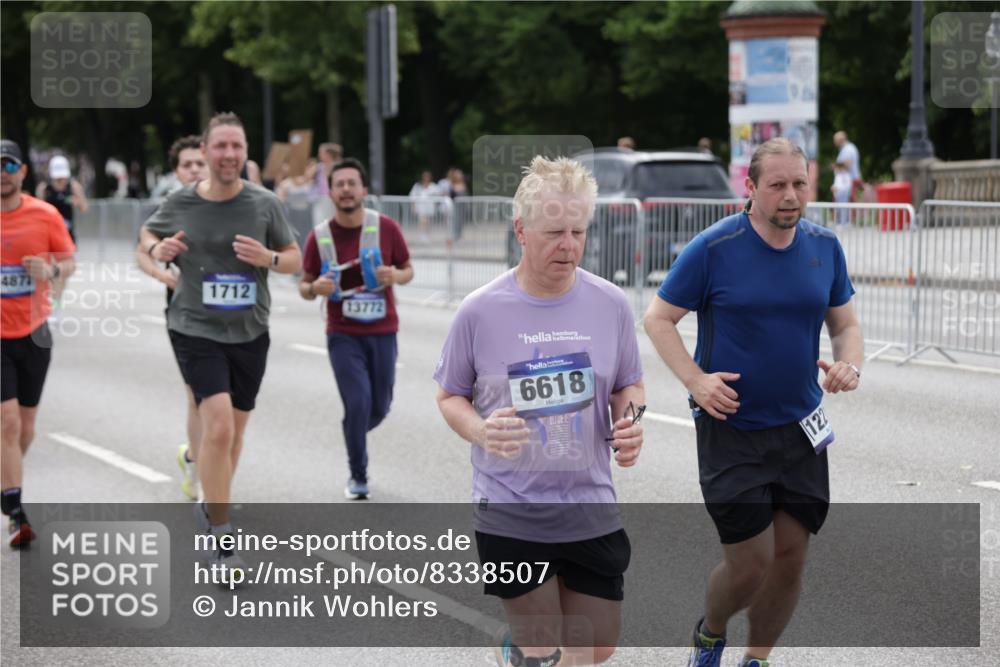 29.06.2025 - hella hamburg halbmarathon Jannik Wohlers http://msf.ph/oto/8338507 29.06.2025 10:41:26 Lombardsbrücke 1509, 1648, 1712, 3459, 3460, 4541, 4787, 5432, 6137, 6320, 6430, 6436, 6450, 6618, 6846, 7477, 7955, 7968, 8004, 8162, 8163, 8300, 8301, 8443, 8897, 8908, 9467, 9588, 10623, 11017, 11024, 11098, 11255, 11617, 11659, 11943, 12185, 12214, 12233, 12715, 12801, 12802, 13772, 14005, 14043, 14872, 14929, 14938, 15842, 15863, 16364, 16568, 17158, 17541, 18861, 18940, 18990, 19037, 19057, 19064 meine-sportfotos.de